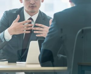 Verhandlungen im Büro