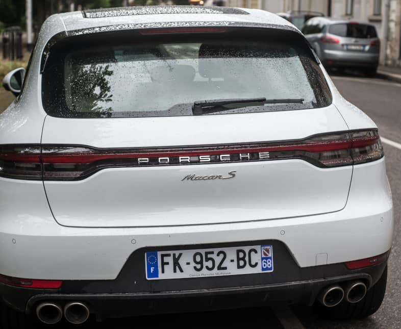 Audi muss hohen Schadensersatz an Porsche-Halter zahlen