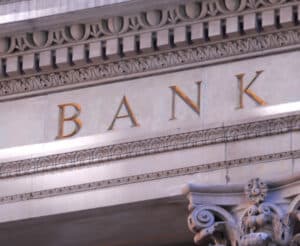 Gebäude mit der Aufschrift Bank