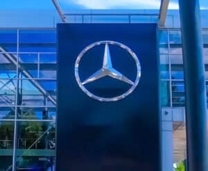 Mercedes-Autohaus von außen