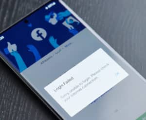 Fehlgeschlagener Facebook-Login wird auf Handy-Display angezeigt