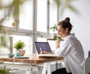 frau im homeoffice