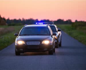autofahrer-wird-auf-landstraße-von-polizei-verfolgt